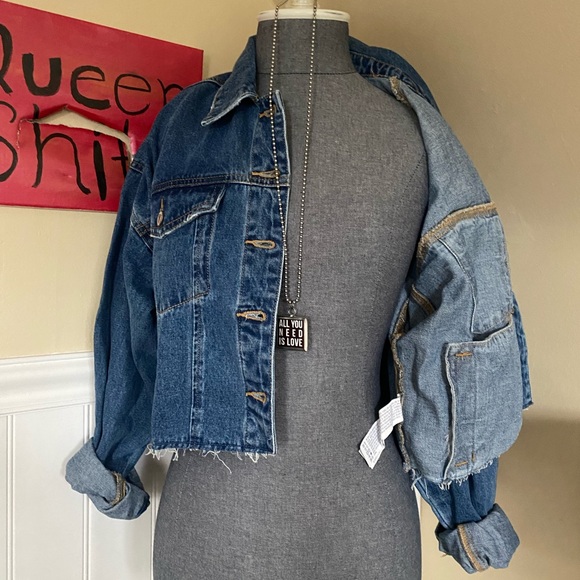 NWT - Forever 21 Women’s Cropped Jean Jacket Size M - Picture 16 of 16